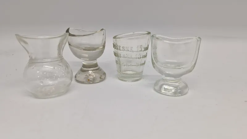 Samling øjnskylle glas
