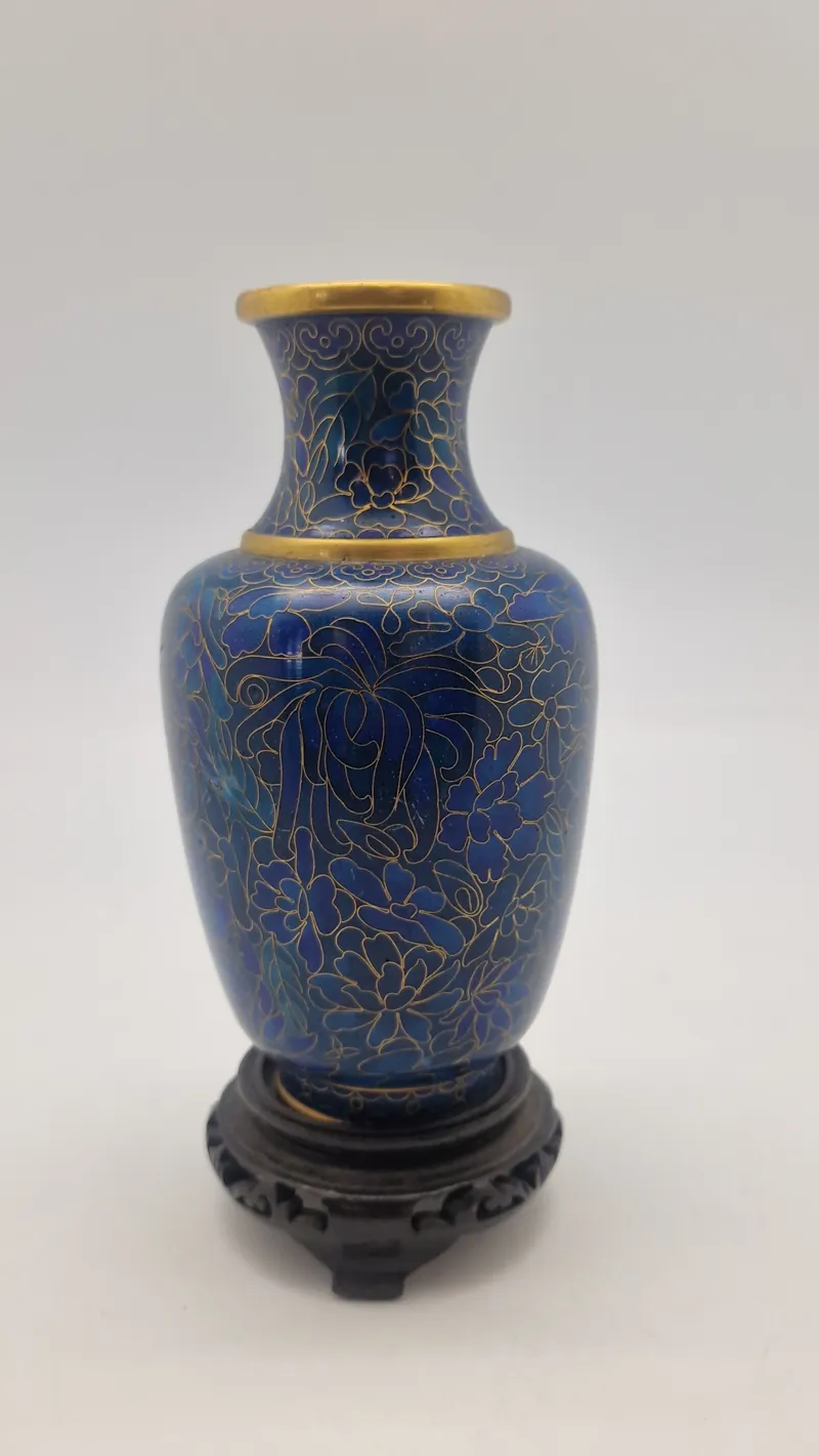 Kinesisk Cloisonne vase med fod