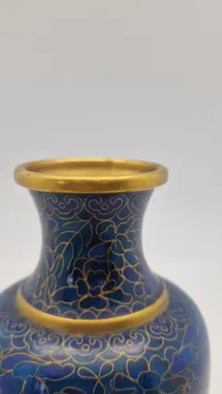 Kinesisk Cloisonne vase med fod