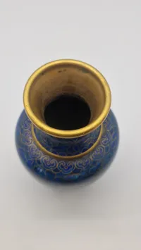 Kinesisk Cloisonne vase med fod