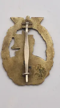 Originalt  Kriegsmarine.  Auxiliary Cruiser Badge,(Kriegsabzeichen für Hilfskreuzer) By C. E. Juncker