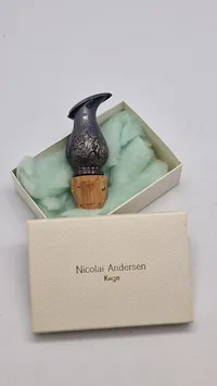 Skænkeprop, nysølv. Med æske