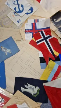 Samling bordflag flag, bannere mm. fra nedlagt Dansk flagfabrik