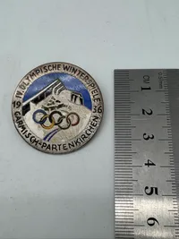 Originalt badge fra de Olympiske Vinterlege i 1936