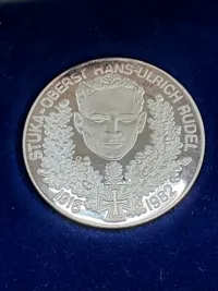 Hans-Ulrich Rudel token med æske, i 25 gram  rent sølv