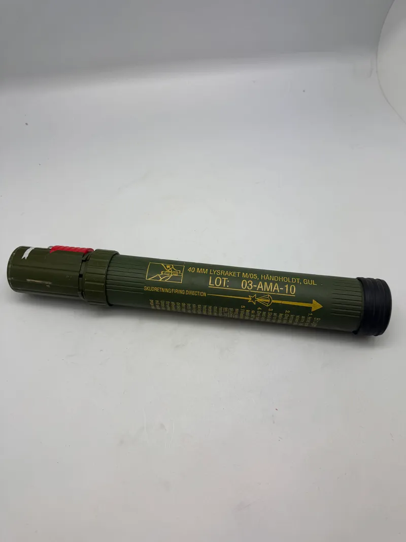 Originalt rør fra 40 mm håndholdt lysraket M/05 - deaktiveret