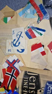 Samling bordflag flag, bannere mm. fra nedlagt Dansk flagfabrik