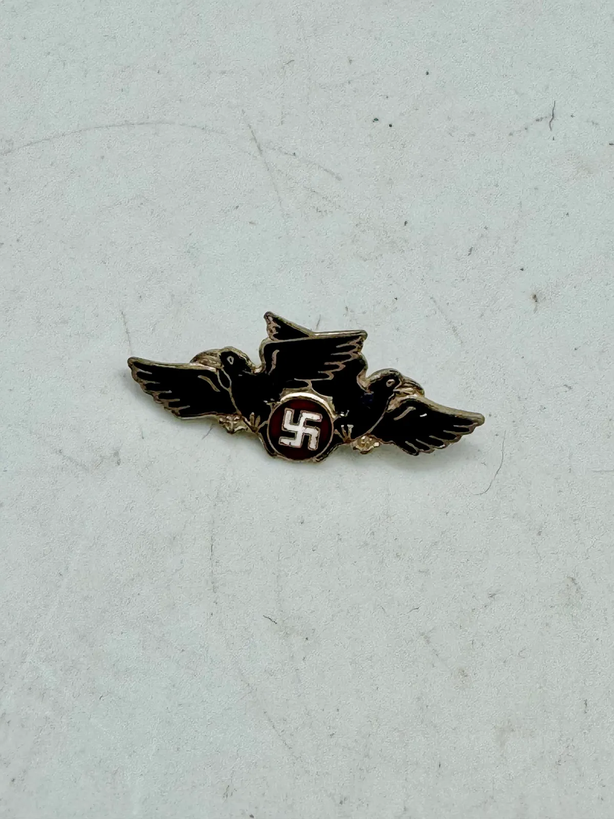 Ekstremt sjældent originalt D.N.S.A.P ravnemærke