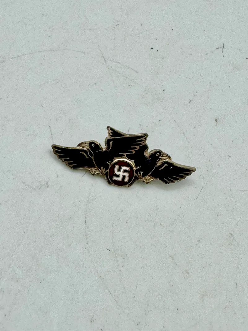 Ekstremt sjældent originalt D.N.S.A.P ravnemærke
