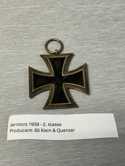 Originalt Jernkors med fremstiller