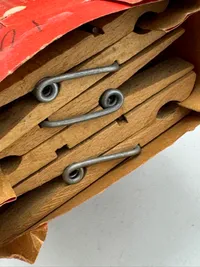 Ældre pakke danske tøjklemmer