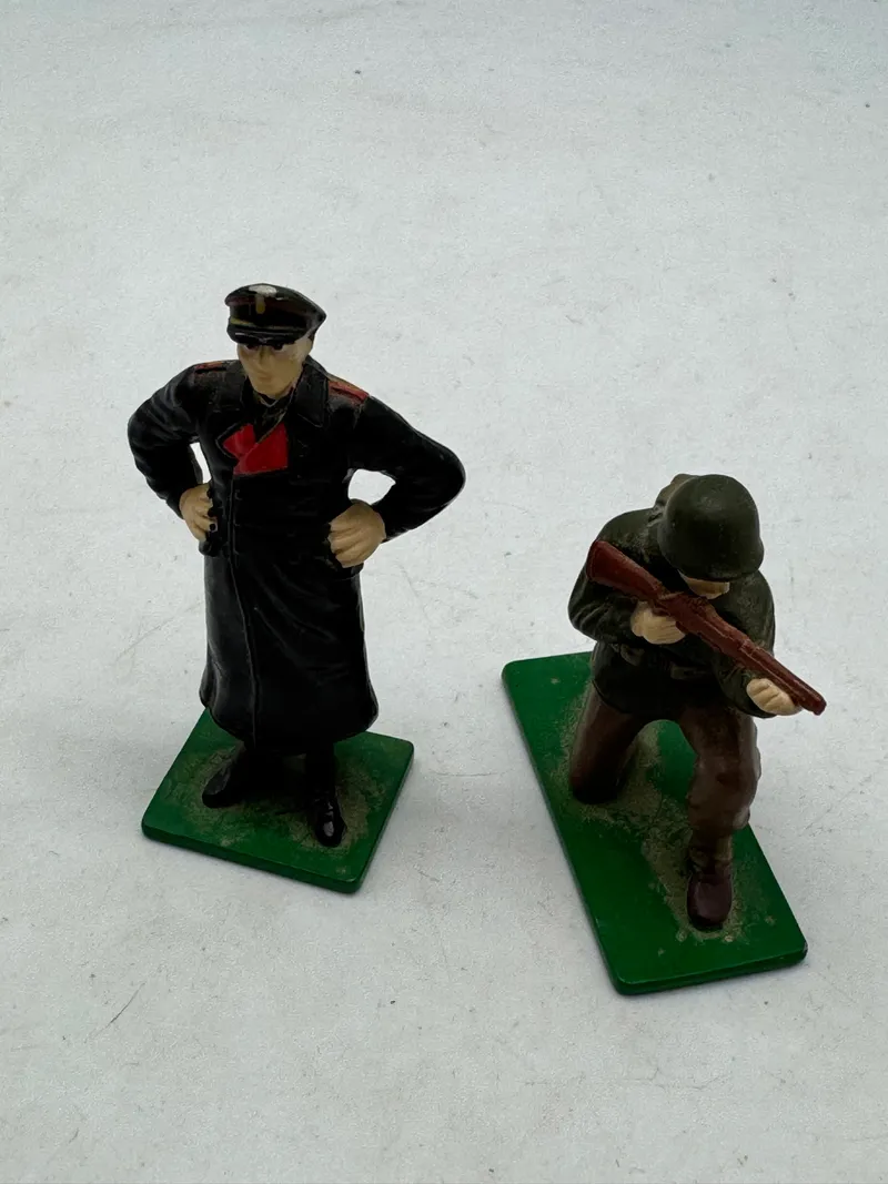 Figurer, hvoraf den ene forstiller Rommel. Efterkrigs