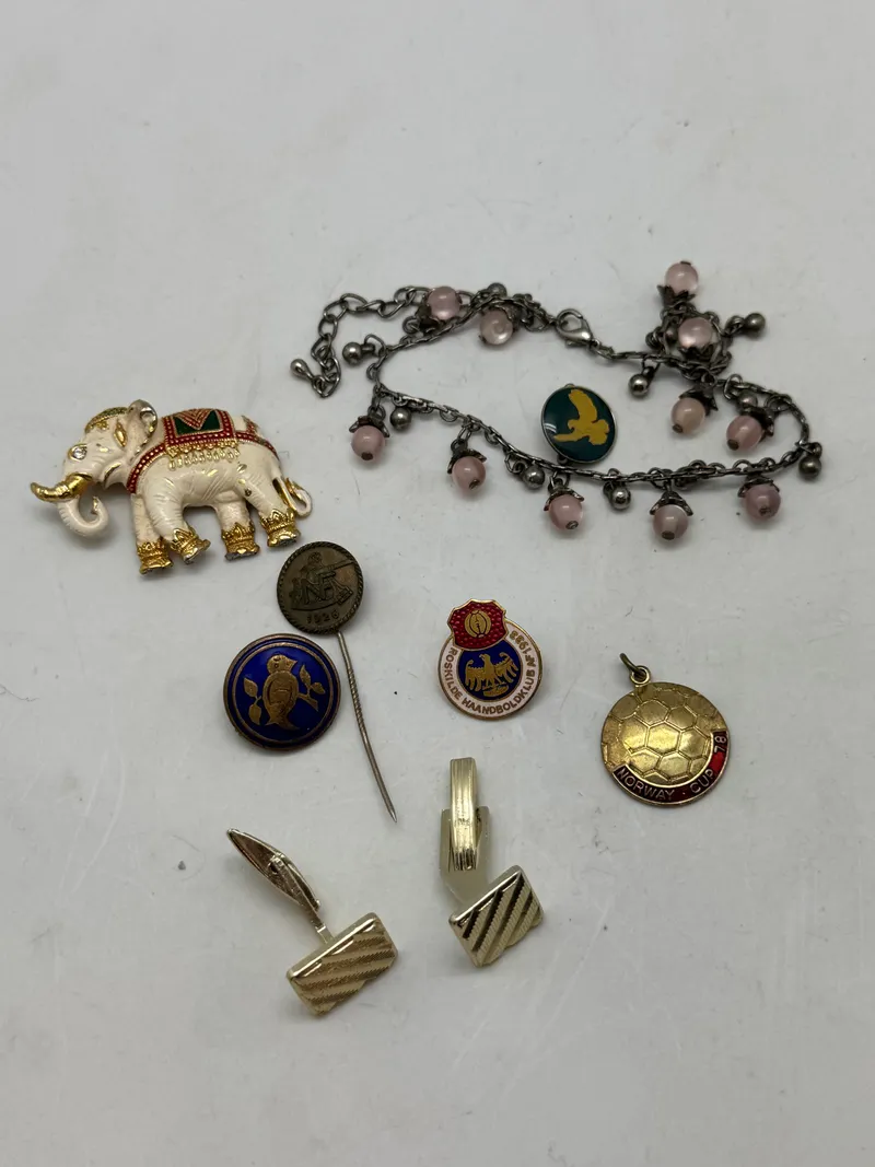 Samling diverse pins mm.