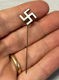 Original Dansk D.N.S.A.P pin, hvid emalje