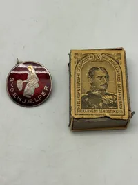 Original broche af emaljeret sterlingsølv for sygehjælpere