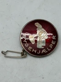 Original broche af emaljeret sterlingsølv for sygehjælpere