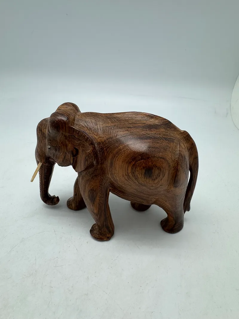 Elefant af mahogni