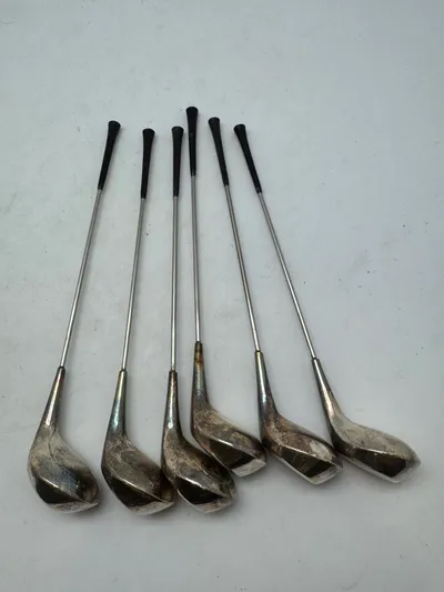 Samling miniature golfkøller af nysølv