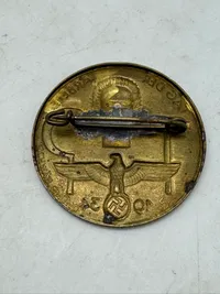 Original Tag Der Arbeit badge