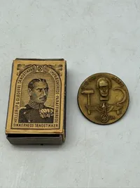 Original Tag Der Arbeit badge