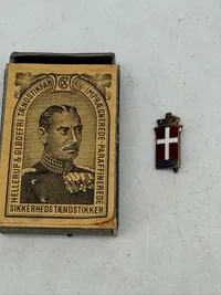 Dansk nationalpin af emaljeret sterlingsølv
