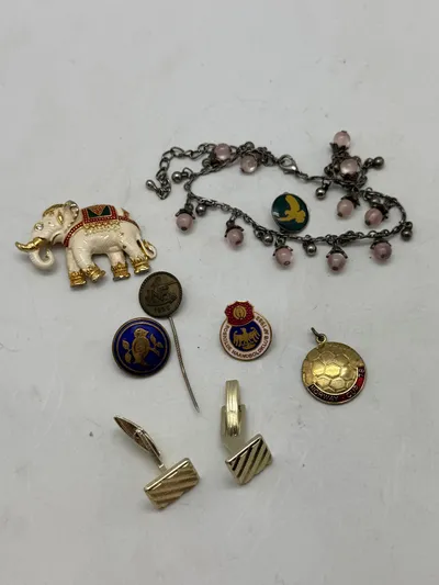 Samling diverse pins mm.