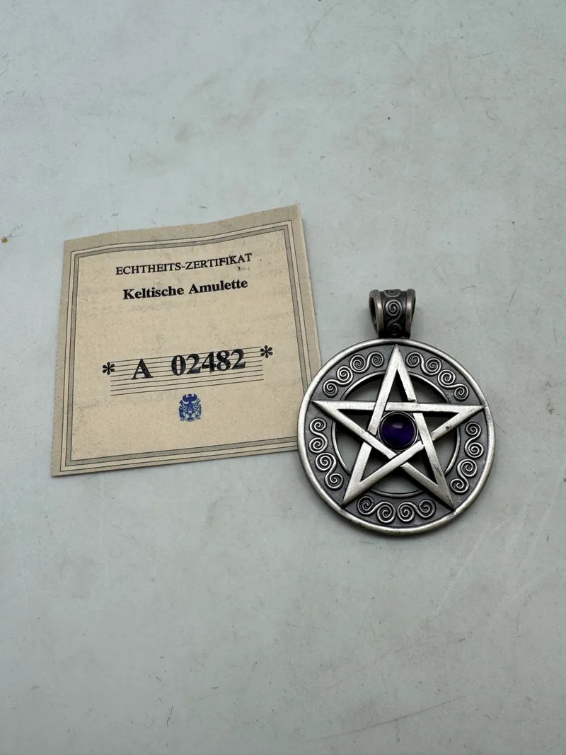Keltisk amulet med certifikat