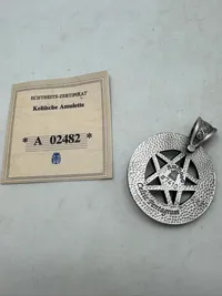 Keltisk amulet med certifikat