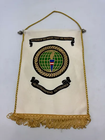 Originalt lille banner fra Frihedskampens veteraner