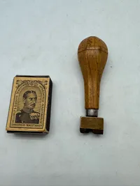 Ældre Militært Uniformsstempel