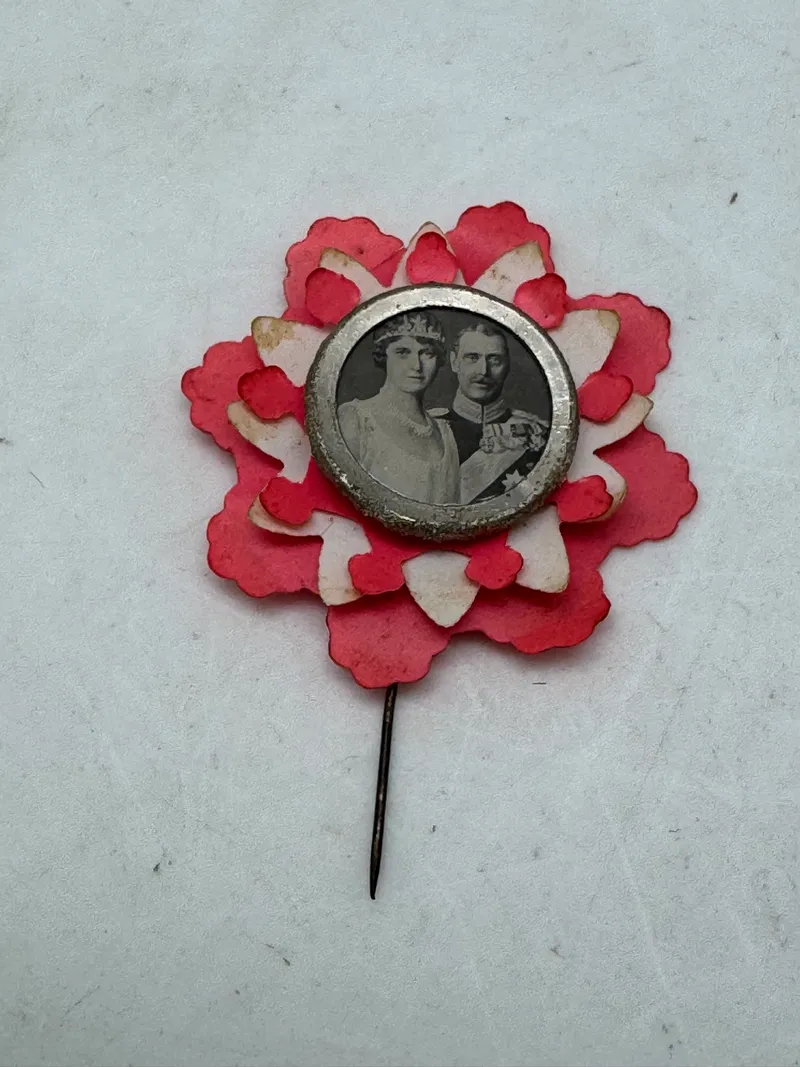 Original pin fra Kongeparrets sølvbryllup i 1923