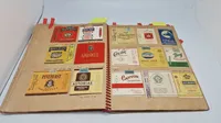 Sjælden original dansk ww2 scrapbog med masser af rationeringsmærker, biografbilletter, OPRAAB, propaganda og meget mere