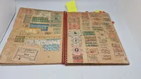 Sjælden original dansk ww2 scrapbog med masser af rationeringsmærker, biografbilletter, OPRAAB, propaganda og meget mere