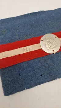 Originalt armbind fra den danske modstandsbevægelse (M.I.)