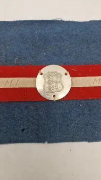 Originalt armbind fra den danske modstandsbevægelse (M.I.)