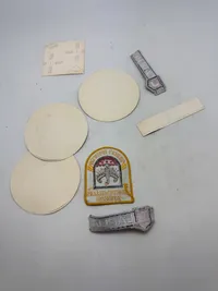 Lot mærker med reklame for diverse ammunitions fabrikanter mm.