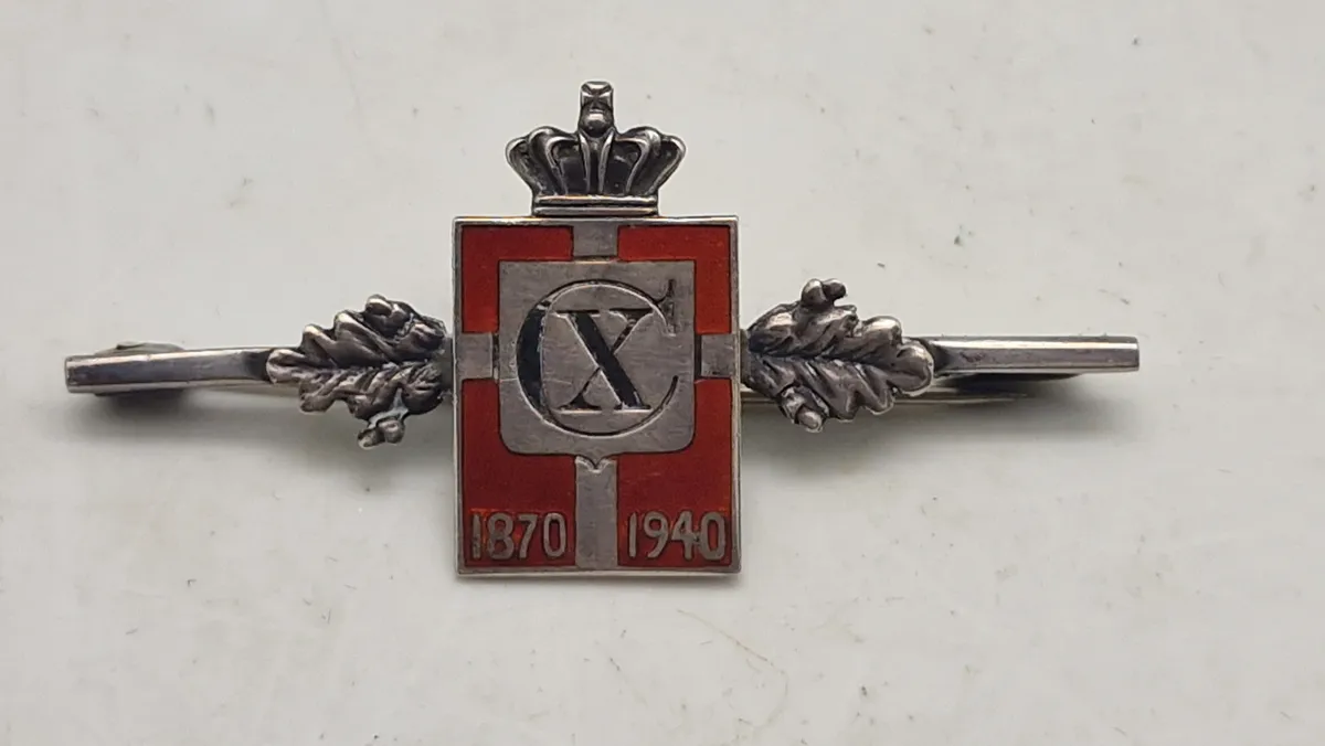 Veludført original Georg Jensen nål af sterlingsølv