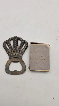 Oplukker med kongekrone