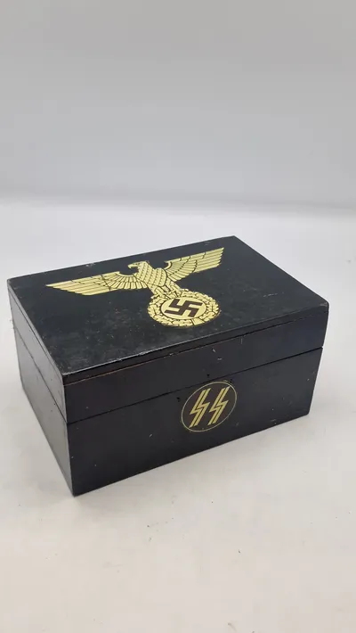 Waffen SS æske, efterkrigs