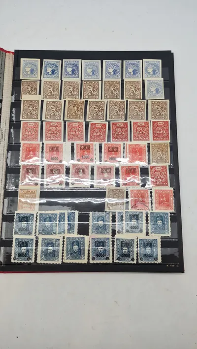 Samling frimærker i album