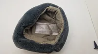 østtysk NVA ushanka-hue med kokarde i grå kunstpels
