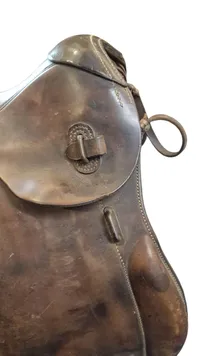 Original tysk ww2 saddel fra 1942. Rigtig godt stemplet