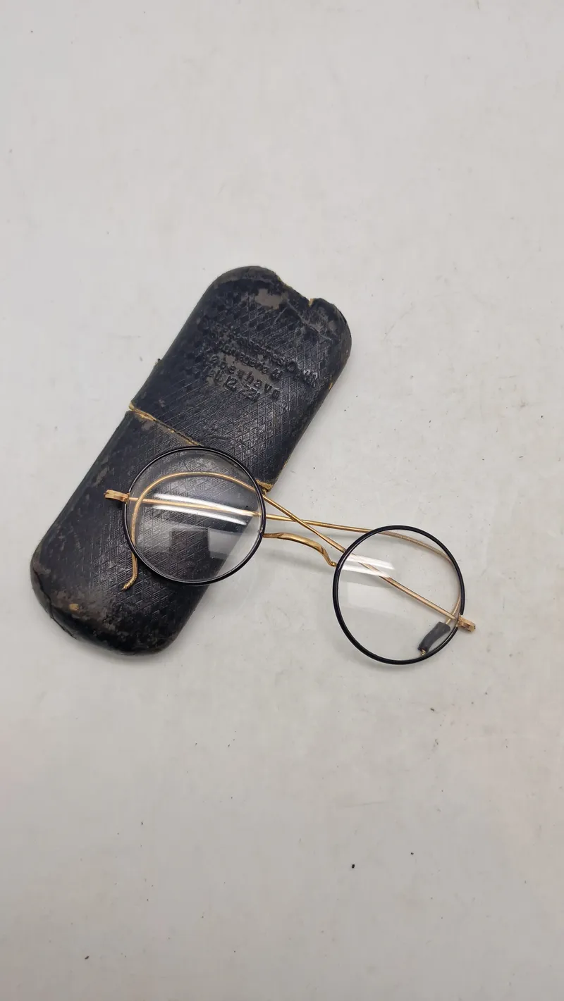 Sæt ældre briller fra sygekassens optik