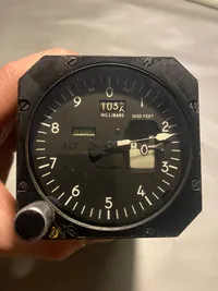Originalt tysk produceret Altimeter - producent: Kollsman (højdemåler til flyvemaskine)