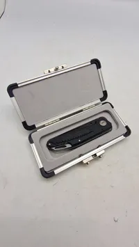 UZI defender med æske