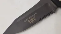 UZI defender med æske