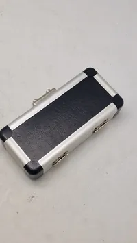 UZI defender med æske