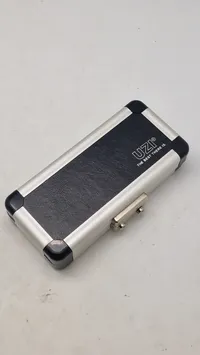 UZI defender med æske