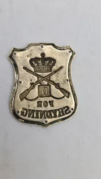 Originalt mærke for skyd ind samt nummer for skulderstrop