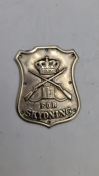 Originalt mærke for skyd ind samt nummer for skulderstrop